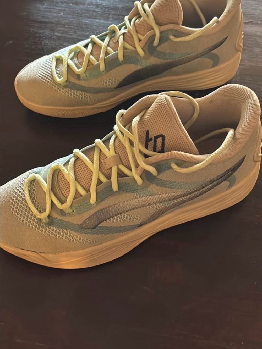 Puma Men's/Women’s Sneakers in Pale Yellow with Light Blue Accents